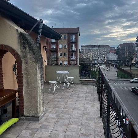 Yellow House Apartment Turin Bagian luar foto